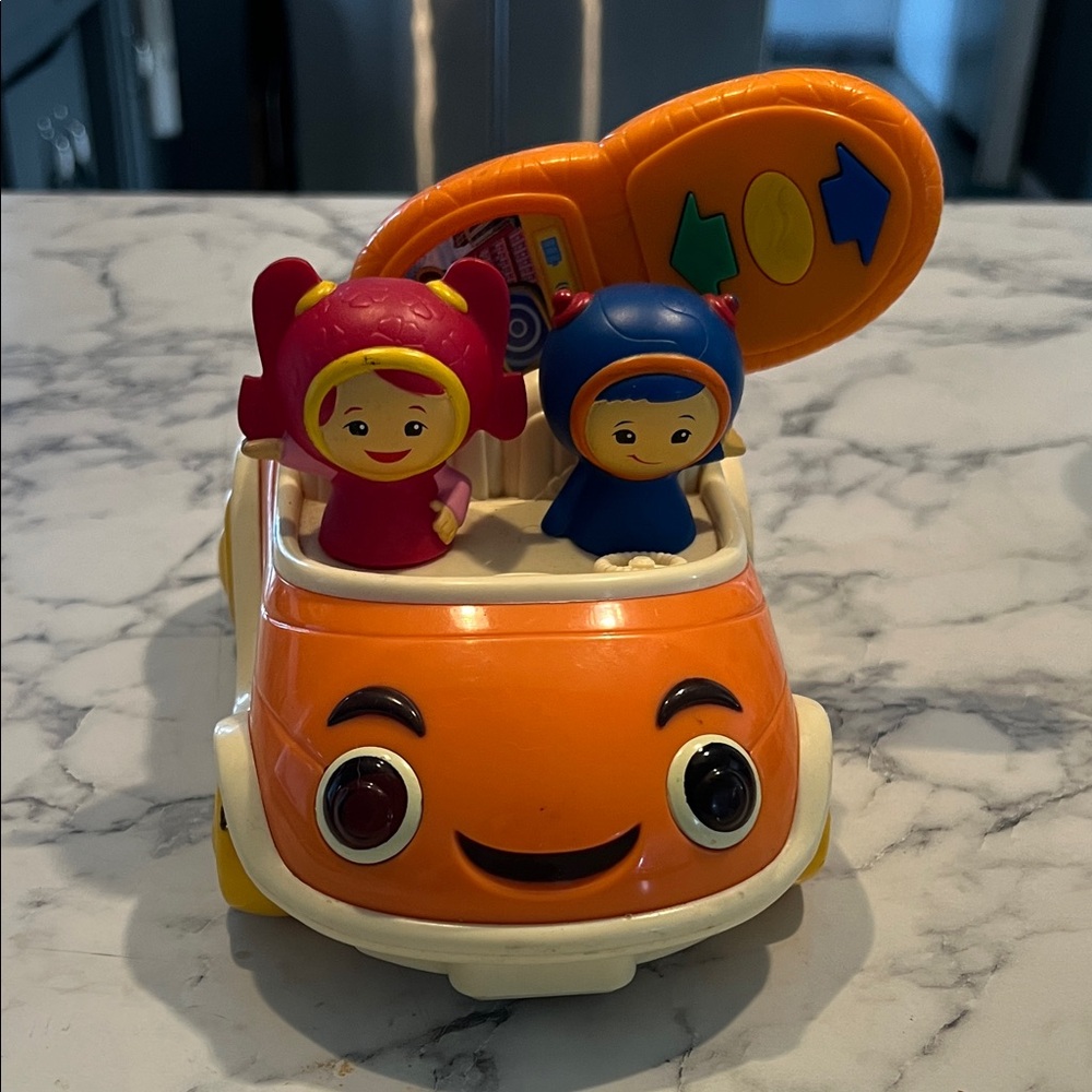 Team Umi Zoomi remote control car with figures